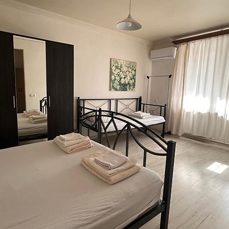 Apartment In The Center Of Erevan Екстериор снимка
