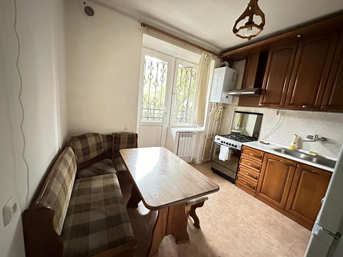 Apartment In The Center Of Erevan Екстериор снимка