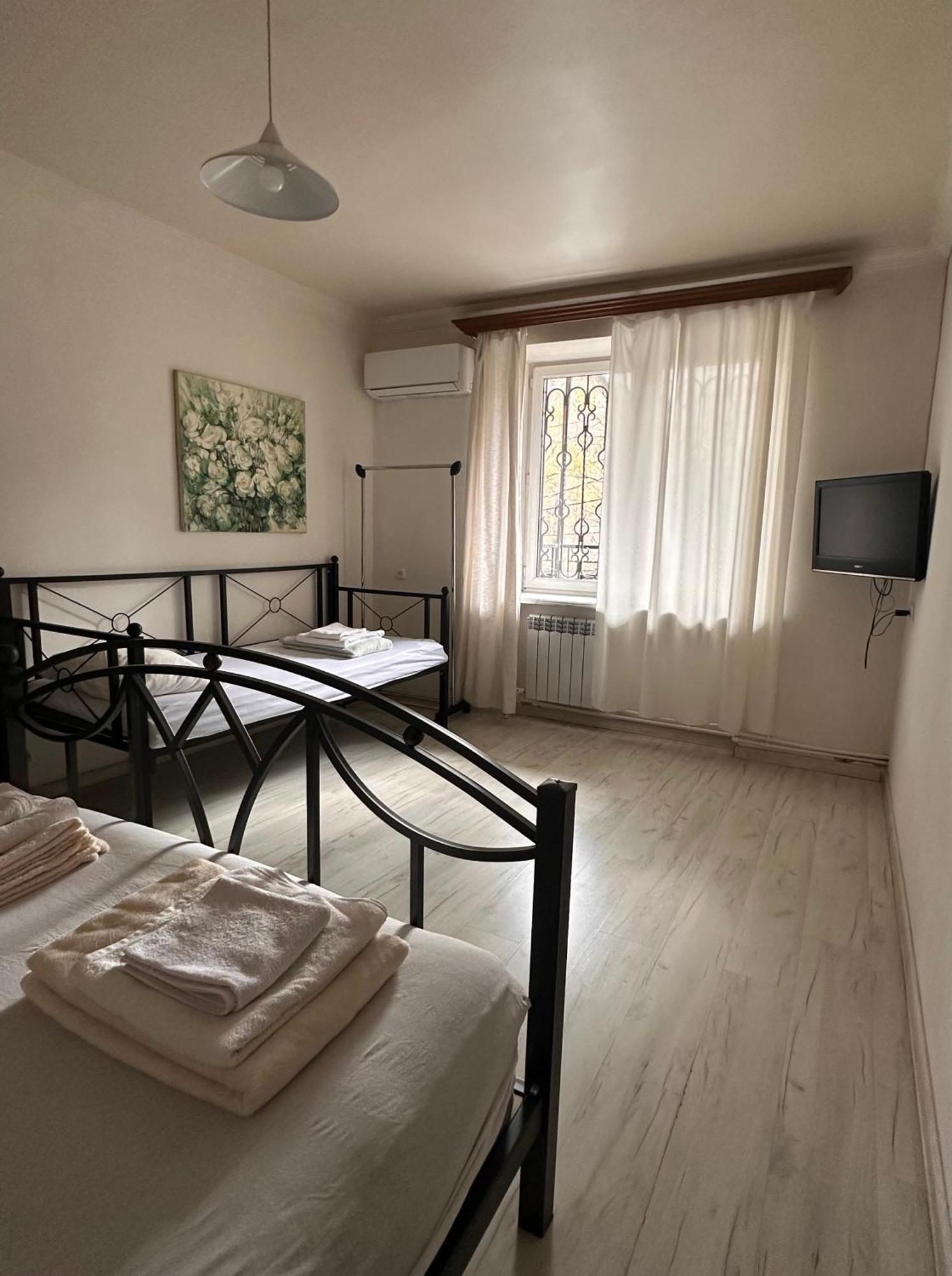Apartment In The Center Of Erevan Екстериор снимка