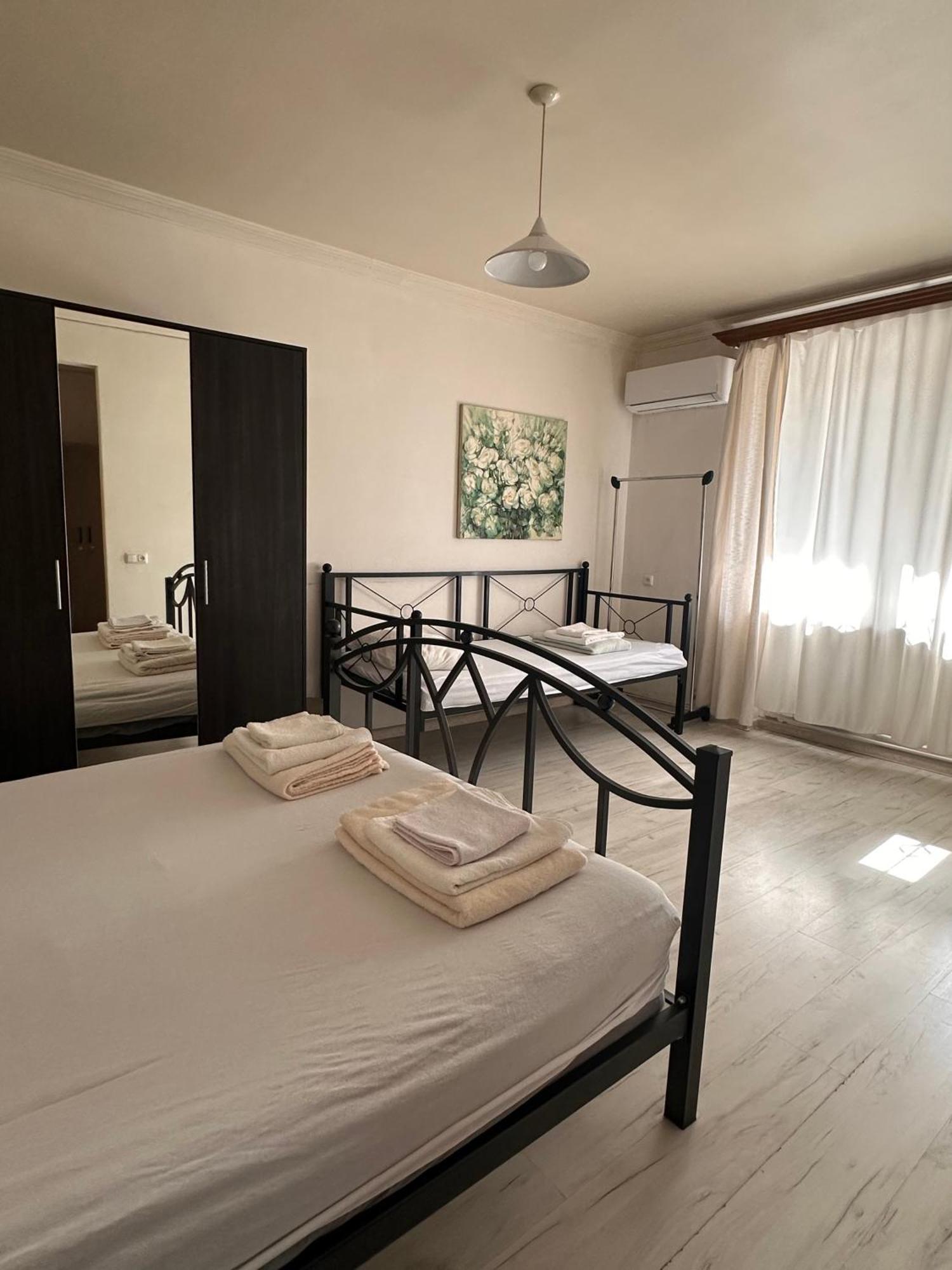 Apartment In The Center Of Erevan Екстериор снимка